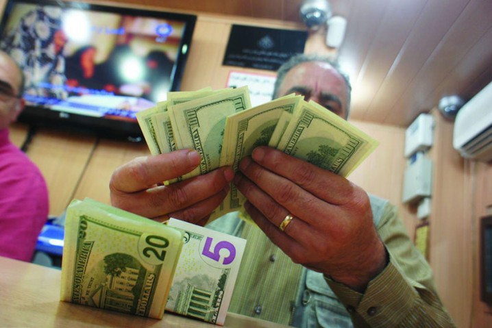 محدودیت جدید صرافی‌ها برای فروش ارز بر پایه سقف تعیین شده بانک مرکزی