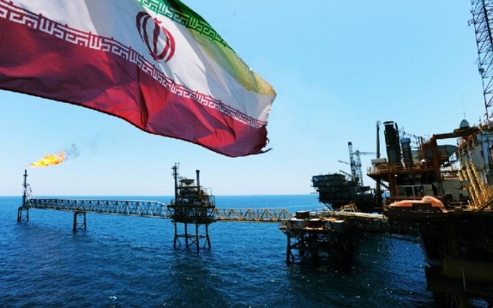 افزایش شمار قراردادهای نفتی با مشتریان نفت ایران با وجود تحریم‌ها