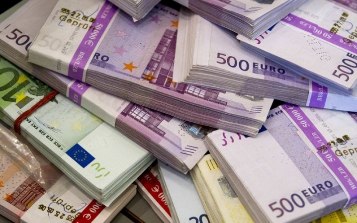 کاهش نرخ ۲۵ ارز از جمله یورو و پوند