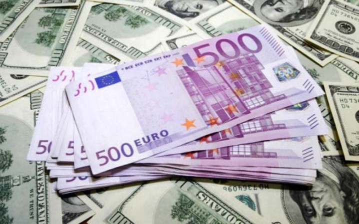 دلار همچنان در کانال ۱۲ هزار تومانی / کاهش نرخ یورو